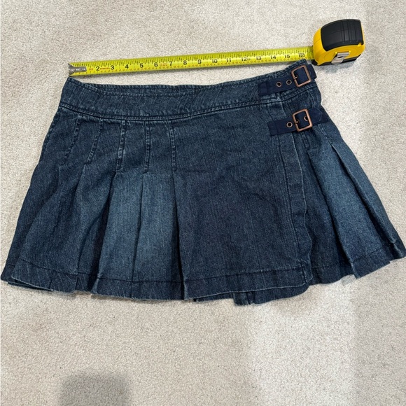 Vintage denim low rise pleated mini skirt with buckles - Picture 4 of 5